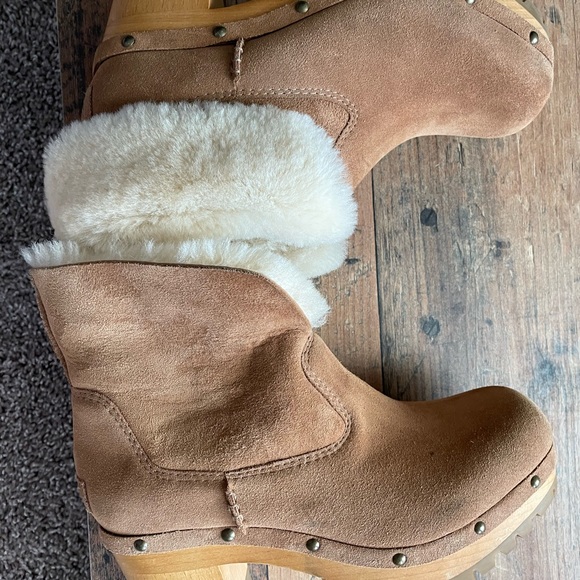 Boot/clog, Thebes, UGGS - Picture 4 of 9